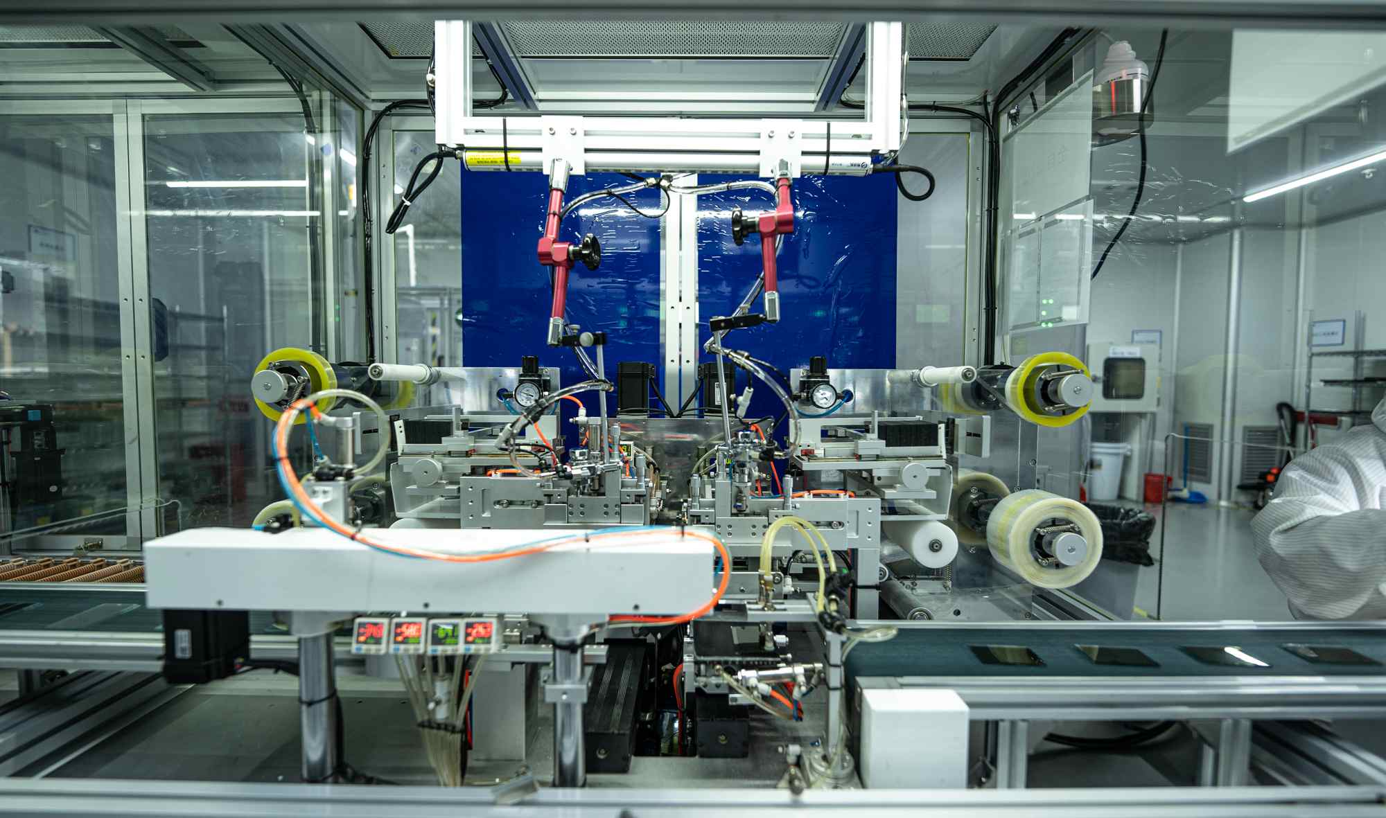 Precisie-uitlijning en celassemblage: analyse van PI-coating- en wrijfprocessen bij LCD-productie